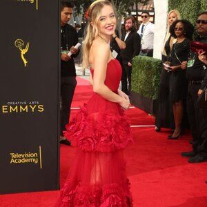 red marchesa two tier evening gown dress sydney sweeney 2019